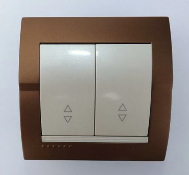 Фотография товара 'Lezard 702-3230-114 DERIY Выключатель проходной с подсветкой коричневый и жемч.-бел. металлик'