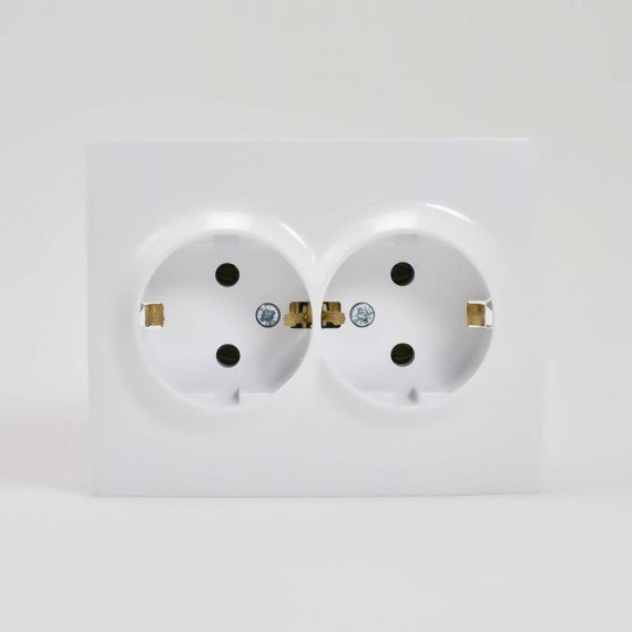 Фотография товара 'Lezard KARINA Розетка двойная с заземлением ПБТ, 707-0200-127B'