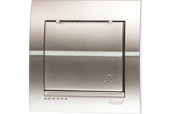Фотография товара 'Lezard 702-2828-123B DERIY Розетка с/з с крышкой серебристый металлик'
