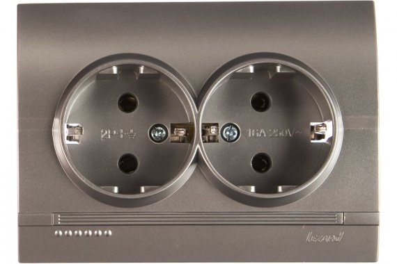 Фотография товара 'Lezard 702-2828-127B DERIY Розетка двойная с/з серебристый металлик'