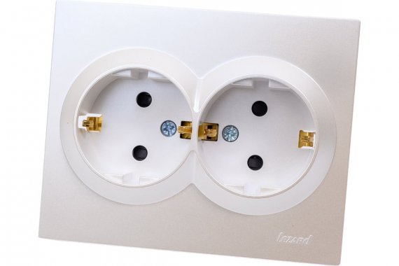 Фотография товара 'Lezard 742-3000-178B VESNA Розетка двойная с защитой от детей ПБТ'